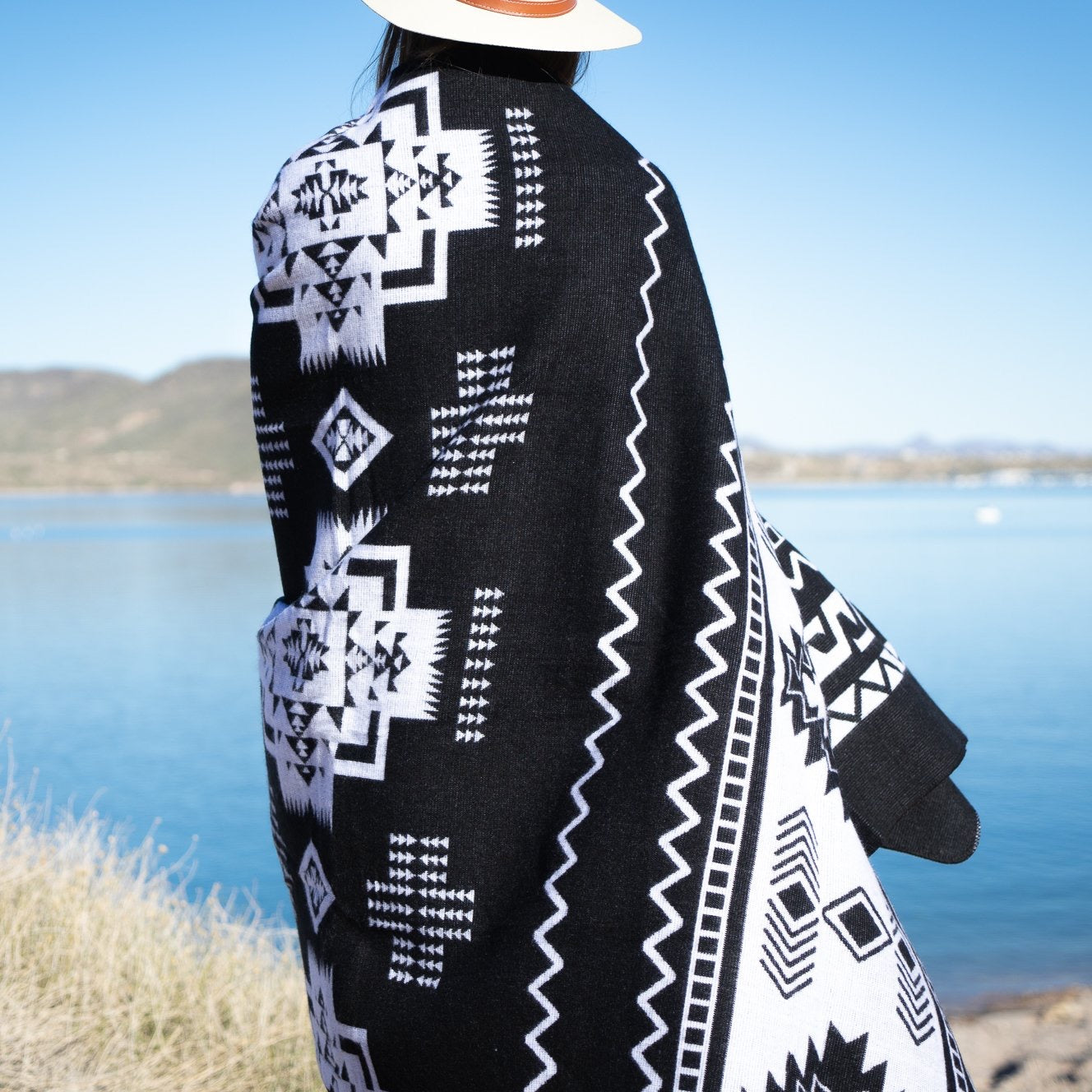 Andean Alpaca Wool Blanket - Black & White by Alpaca Threadz