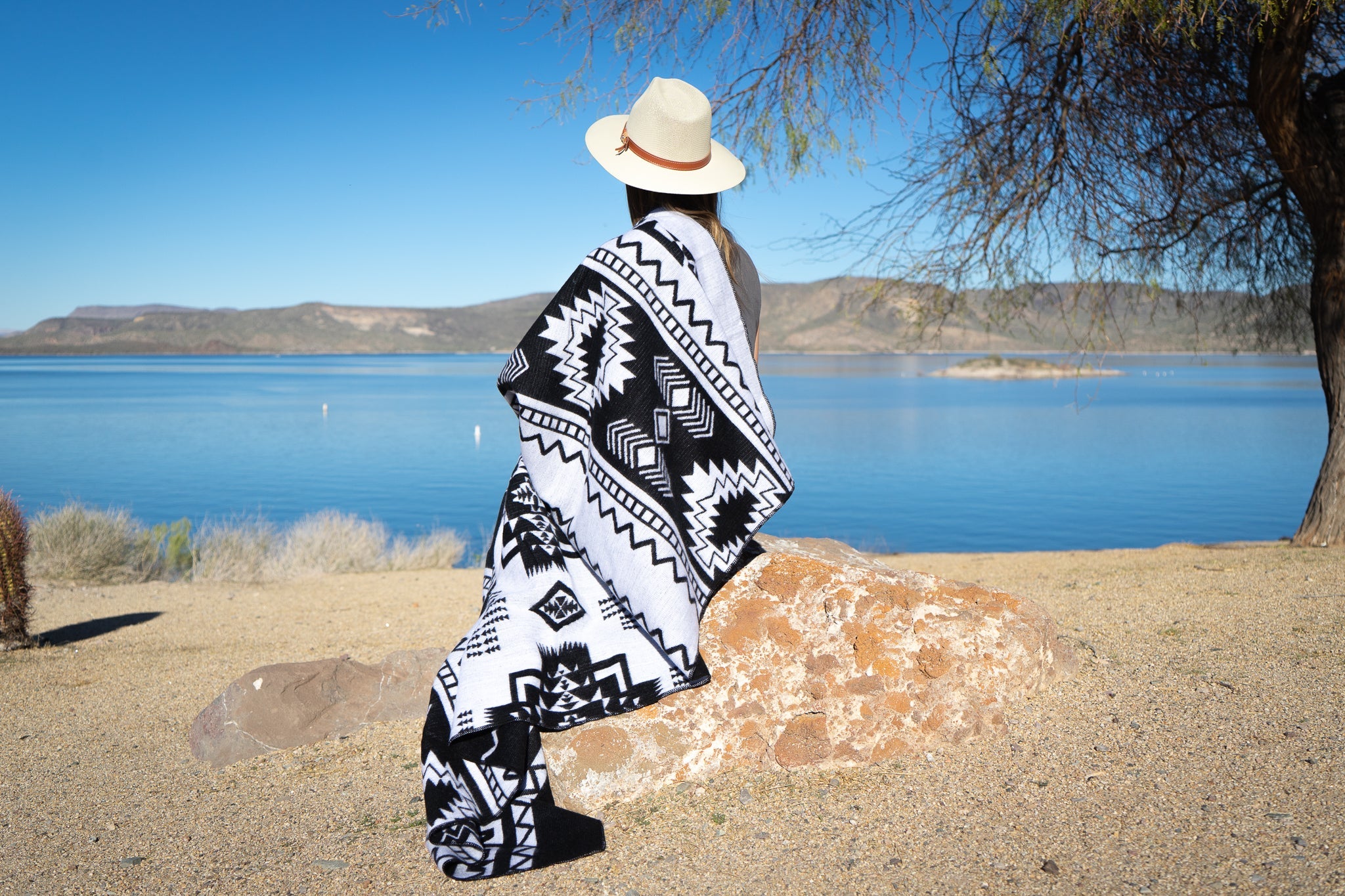 Andean Alpaca Wool Blanket - Black & White by Alpaca Threadz