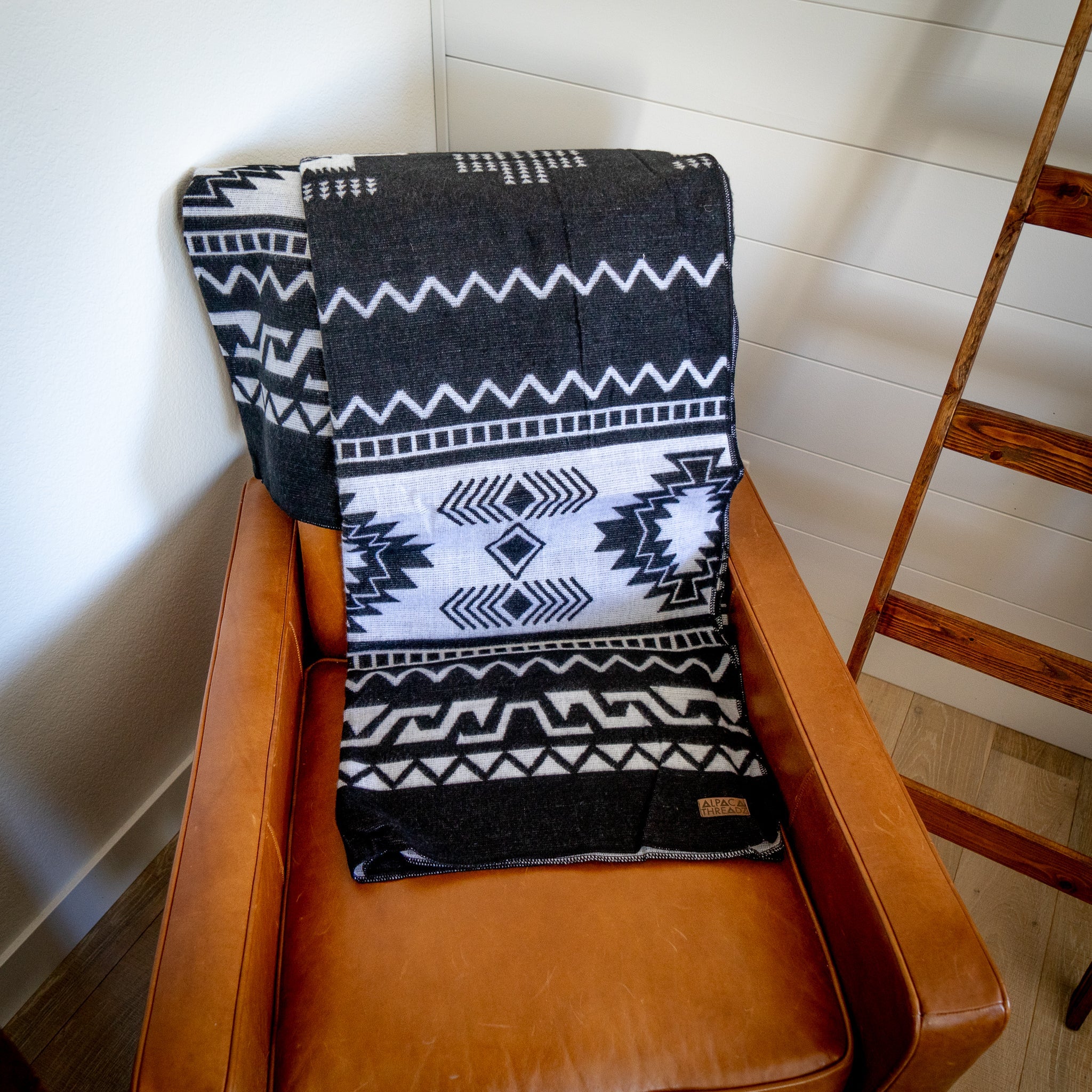 Andean Alpaca Wool Blanket - Black & White by Alpaca Threadz