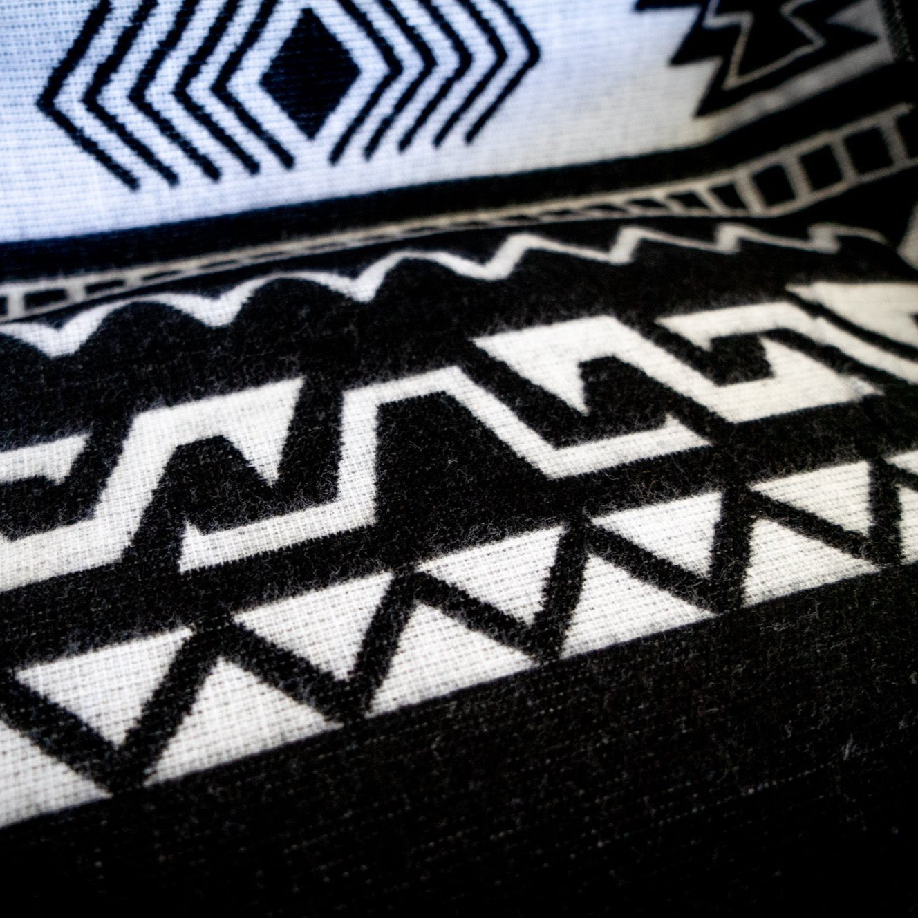 Andean Alpaca Wool Blanket - Black & White by Alpaca Threadz