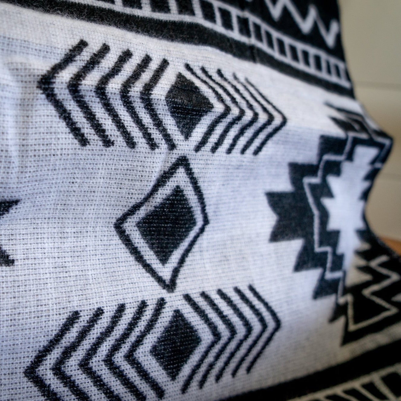 Andean Alpaca Wool Blanket - Black & White by Alpaca Threadz