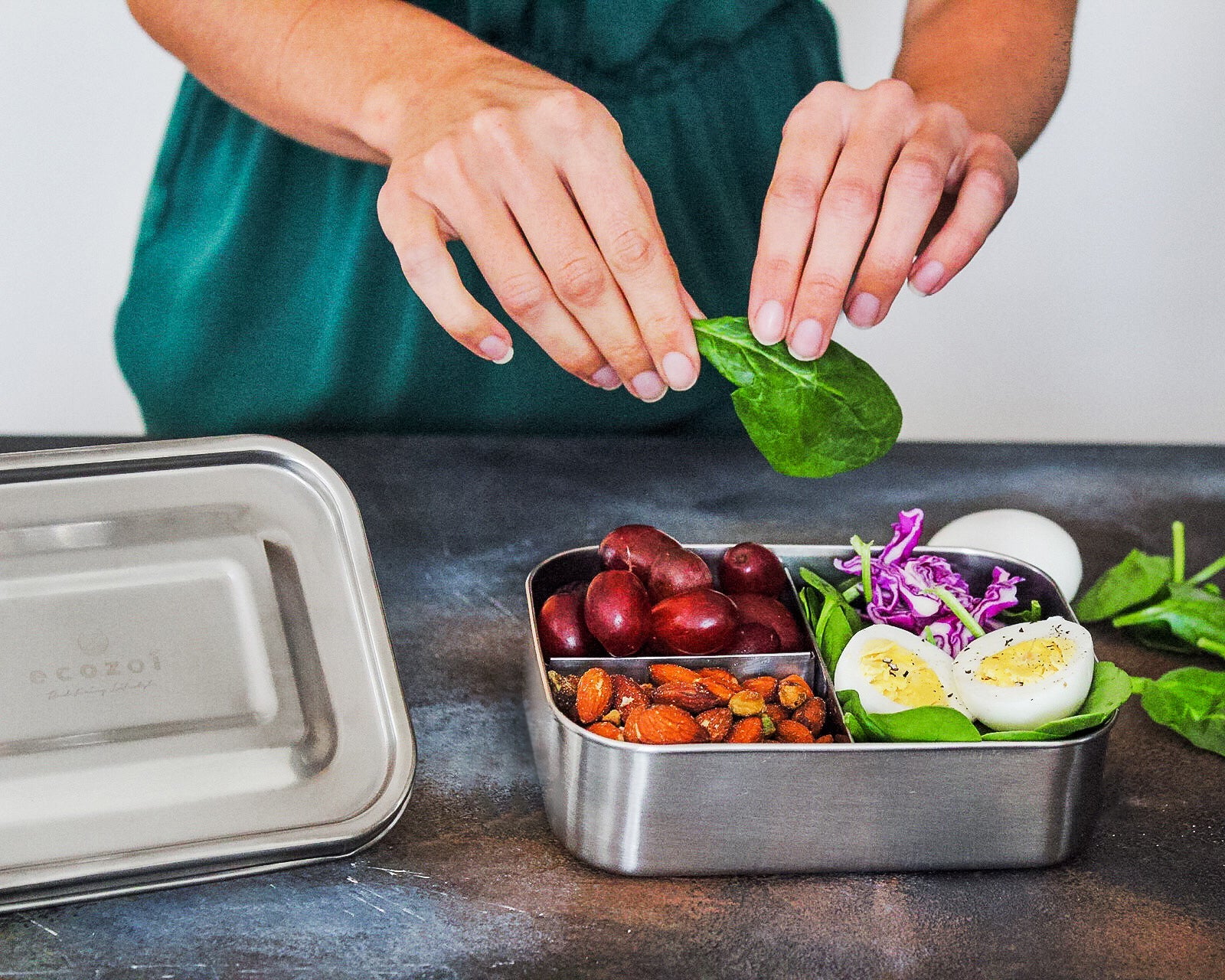 STAINLESS STEEL LUNCH BOX, 3 COMPARTMENT MICROWAVABLE, 24 OZ by ecozoi